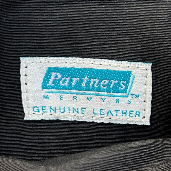 Partners Mervyns Leather Purse - Picture 11 of 11
